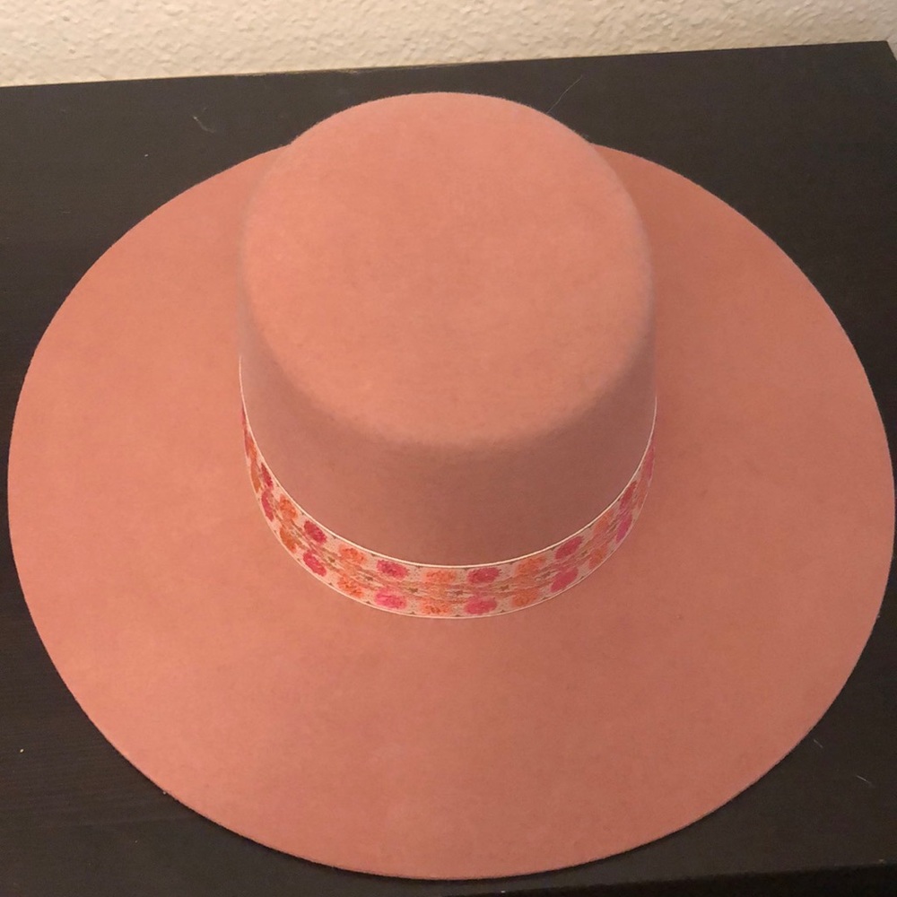 Lack of color Sierra boater in Rose 57cm